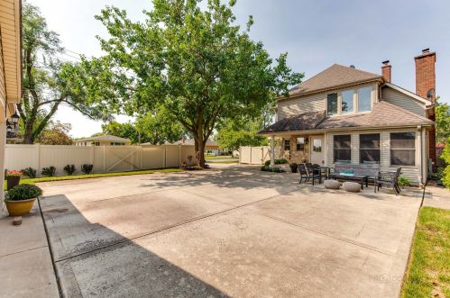 861 Linden Ave, Elmhurst IL 60126-5312 exterior