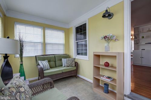 5947 Monticello Rd, Alexandria VA 22303-2218 exterior