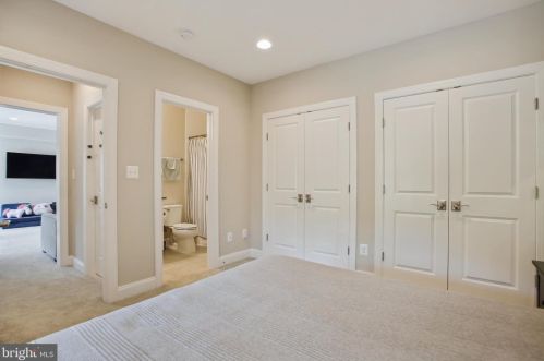 6031 Florence Ln, Alexandria VA 22310-2209 exterior