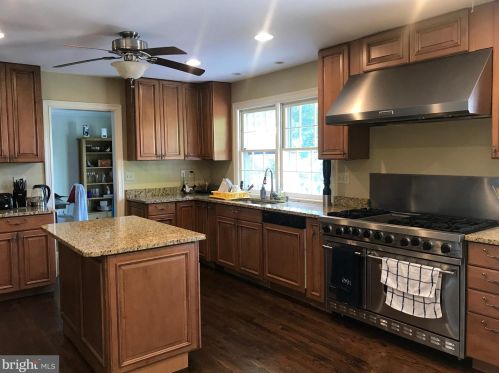 8110 Birnam Wood Dr, Mc Lean VA  22102-2713 exterior