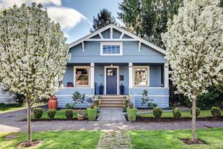 557 72nd St, Seattle WA  98103-5130 exterior