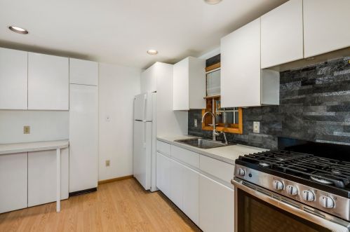 6 Gaymor Ln, Commack NY 11725-1305 exterior