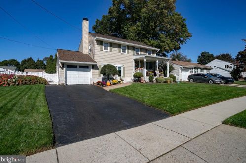 22 Kerr Dr, Trenton, NJ 08610-1010