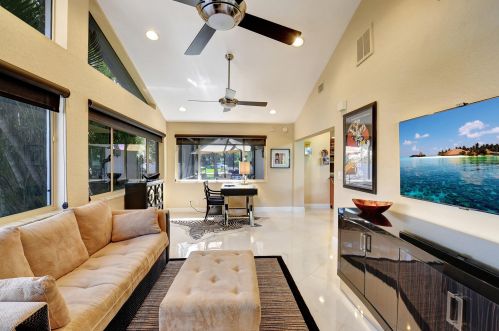 13 Gln Dr, Boynton Beach FL 33436-6207 exterior