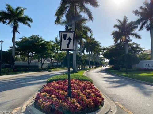 15742 Marcello Cir, Naples FL 34110-2841 exterior