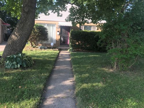 10245 Van Vlissingen Rd, Chicago IL  60617-5639 exterior