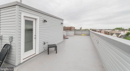 1958 8th St, Philadelphia PA 19122-2023 exterior