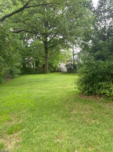 90 Passaic Ave, Nutley, NJ 07110-2921