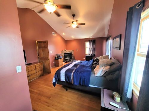 6240 Meade Ave, Chicago, IL 60638-4334