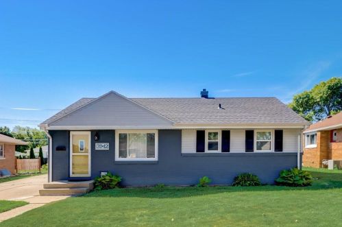3942 53rd St, Milwaukee, WI 53220-2610