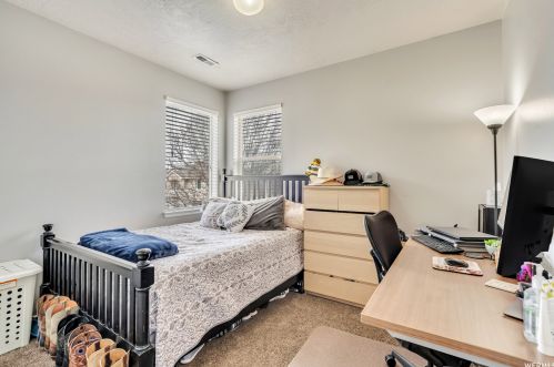 7254 Brittany Town Dr, Taylorsville UT 84084-4609 exterior