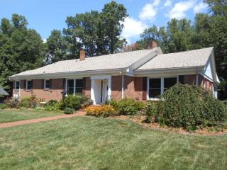 106 Rockview Ln, Morganton, NC 28655-4203