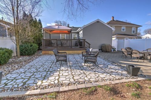 25 Fulton St, East Freehold NJ 07728-1811 exterior