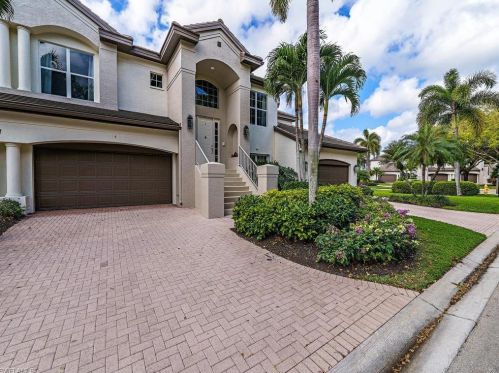 3211 Lancaster Dr, Naples FL 34105-5676 exterior