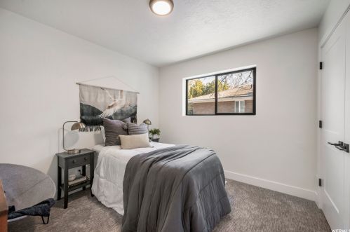 2447 Robidoux Rd, Sandy UT 84093-1129 exterior