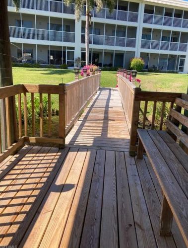 3150 Binnacle Dr, Naples FL 34103-4171 exterior