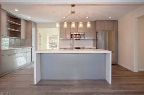 70 Hillside Ter, Andover, NJ 07821-2281