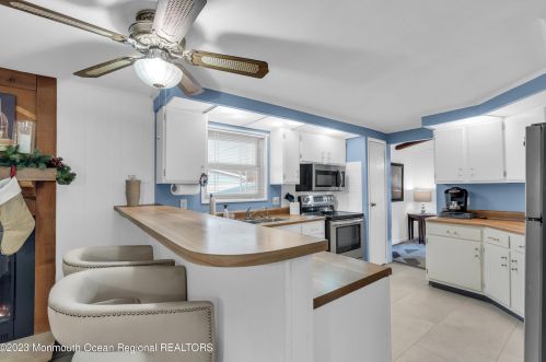 475 Charles Pl, East Freehold NJ 07728-3403 exterior