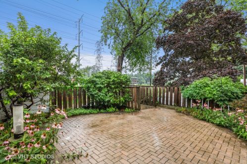 602 Keith Ave, Waukegan, IL 60085-1820