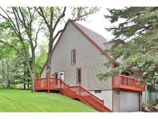 110163 Stanford Cir, Chaska, MN 55318-1380