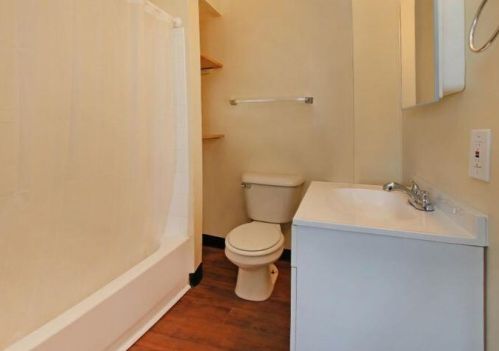 649 Eastern Ave, Grand Rapids MI 49503-5516 exterior