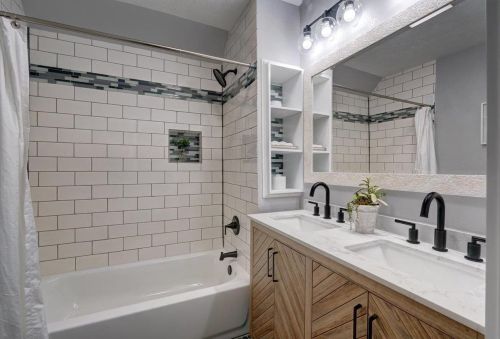 1418 Jenifer St, Madison WI  53703-3719 exterior