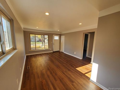 4631 Ziegler St, Dearborn Heights MI  48125-3143 exterior