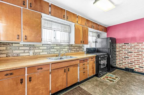 2116 Jefferson Blvd, Mishawaka IN 46545-7720 exterior