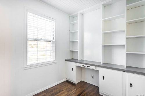 55 Albermarle Ave, Huntington Station NY 11746-2025 exterior