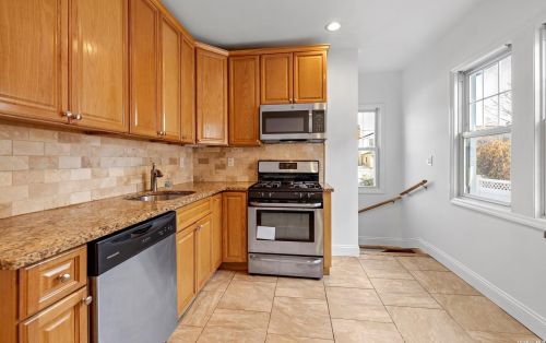 19 High St, Valley Stream NY 11581-1417 exterior