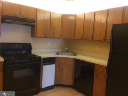 23 Chamberlin Ct, Trenton NJ  08648-2622 exterior