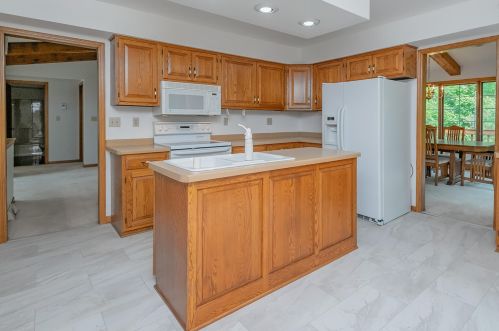 3809 Oakridge Ct, Milwaukee WI 53228-1367 exterior