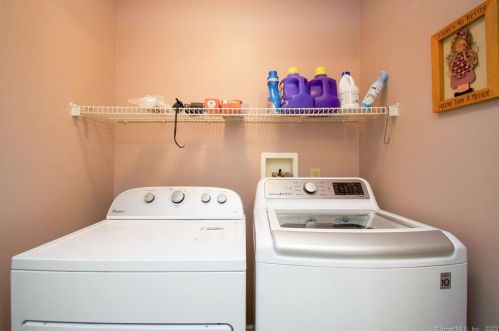 51 Berrios Hl Rd, Windsor CT 06095-1003 exterior