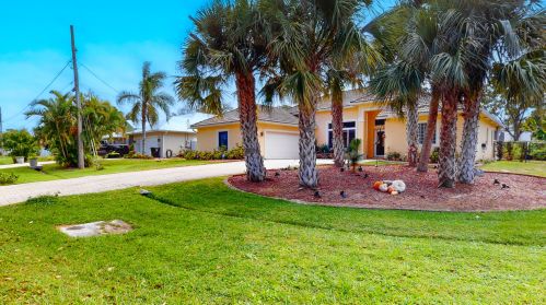 1590 Underwood Ave, Fort Pierce FL  34953-2586 exterior