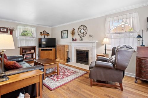 650 Malibran Dr, Pittsburgh, PA 15237-5658