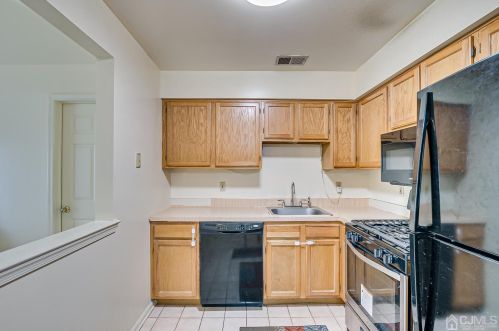 1138 Waterford Dr, Edison NJ 08817-1908 exterior