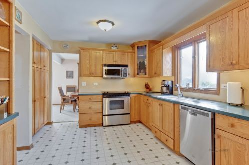 1404 Candlewood Dr, Bull Valley IL 60014-8964 exterior