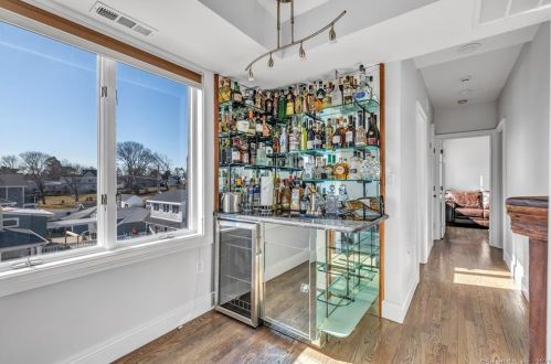 4 Lawrence Ct, Milford CT 06460-7336 exterior