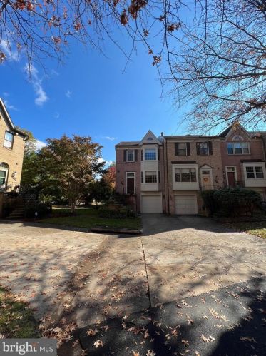 300 Lynn Manor Dr, Rockville MD  20850-4432 exterior