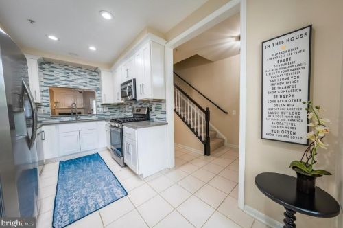 210 Fallsgrove Blvd, Rockville, MD 20850-4711