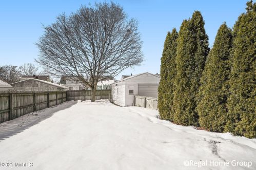 1533 Tamarack Ave, Grand Rapids MI 49504-3040 exterior