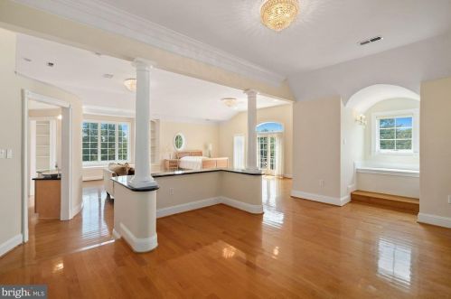 12705 Greenbriar Rd, Rockville MD 20854-6324 exterior