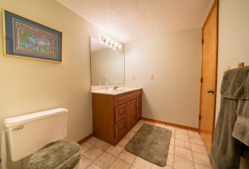 1204 Creekview Dr, Meskegon MI 49441-3259 exterior