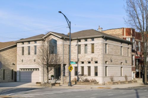 2557 Lowe Ave, Chicago, IL 60616-1811