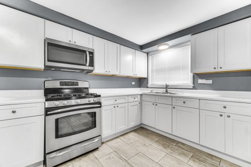 9020 Woodlawn, Chicago IL 60619-7923 exterior