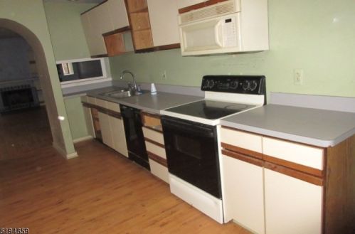 17 Tranquility Rd, Andover NJ 07821-4533 exterior