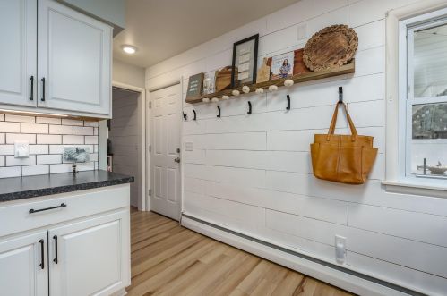 8523 Westnedge Ave, Kalamazoo MI  49002-6227 exterior