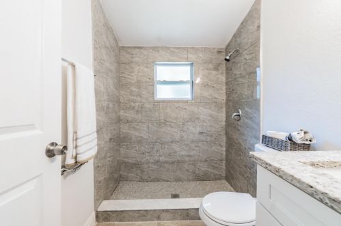 703 Lake Ave, Tampa FL  33603-5007 exterior