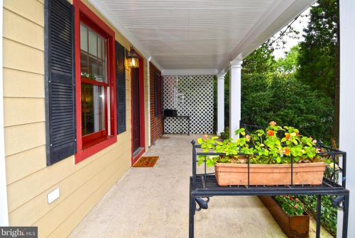 2623 Jefferson Dr, Alexandria VA  22303-1330 exterior