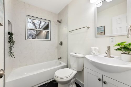 2850 Fls Dr, Dallas TX 75211-9008 exterior